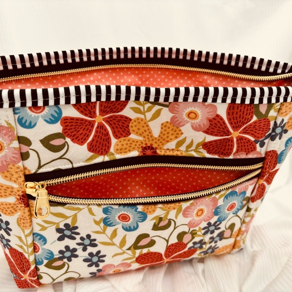 Floral Cosmetic Bag with Red and Blue Accents - Picture 2 of 4